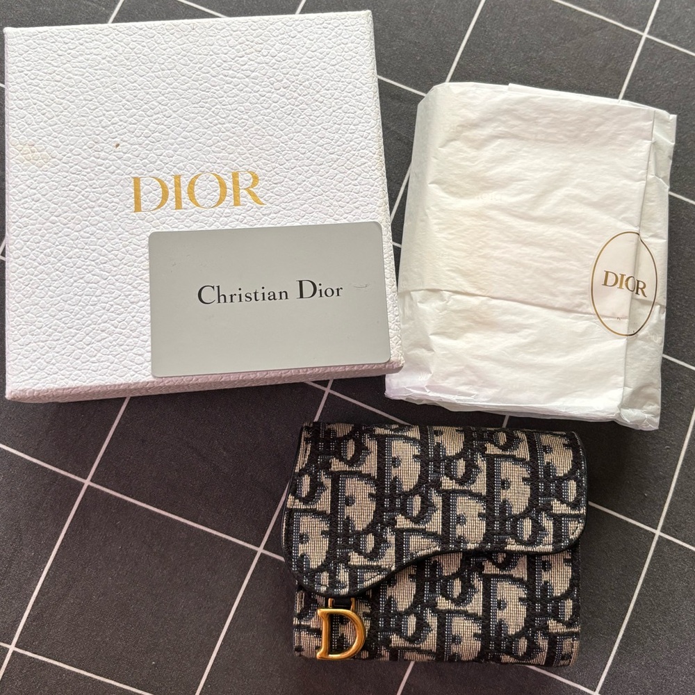 *FULL SIZE WALLET, NOT CARDHOLDER* Dior saddle oblique print, never used